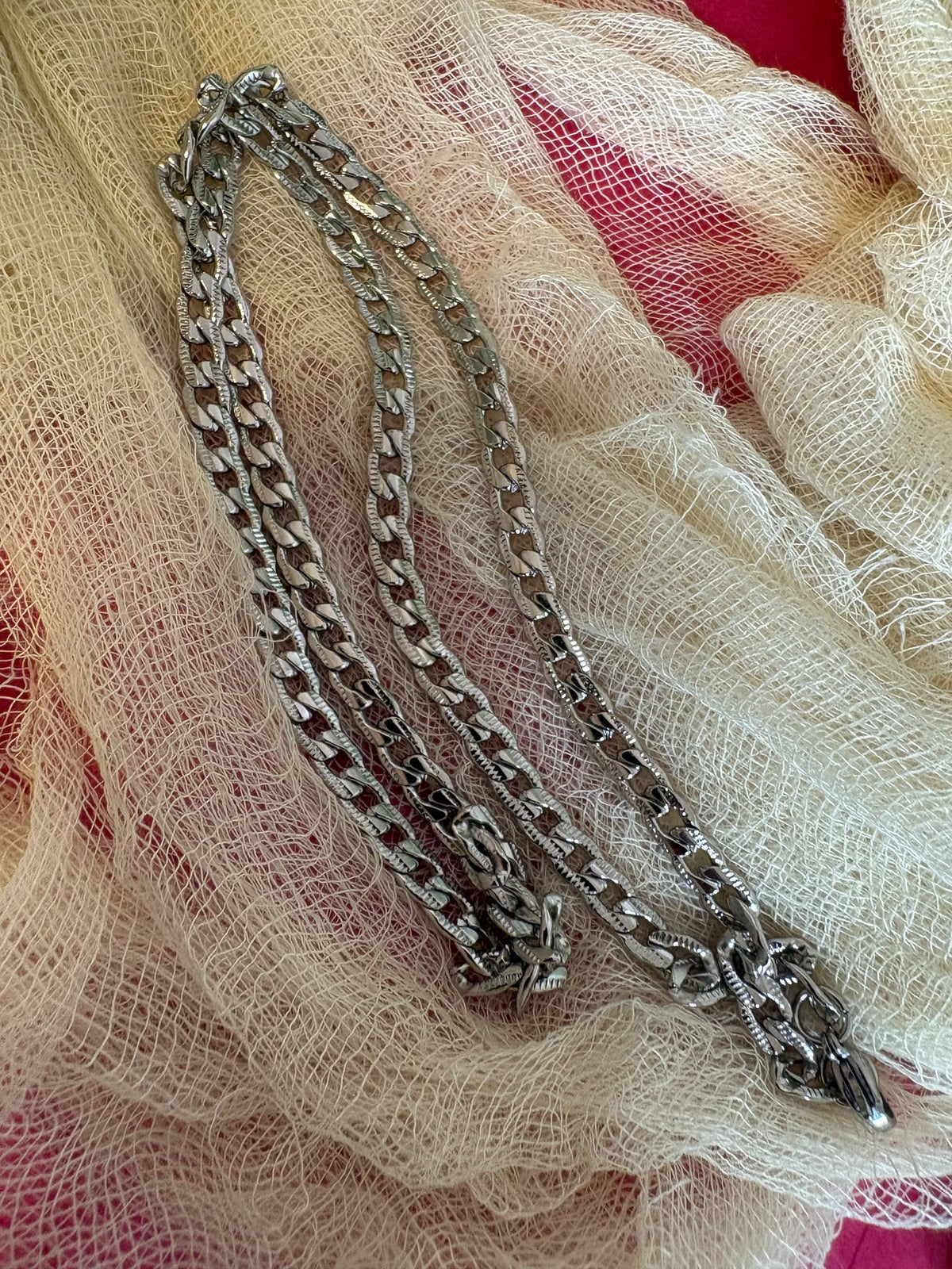 Modern Textured Curb Chain Necklace