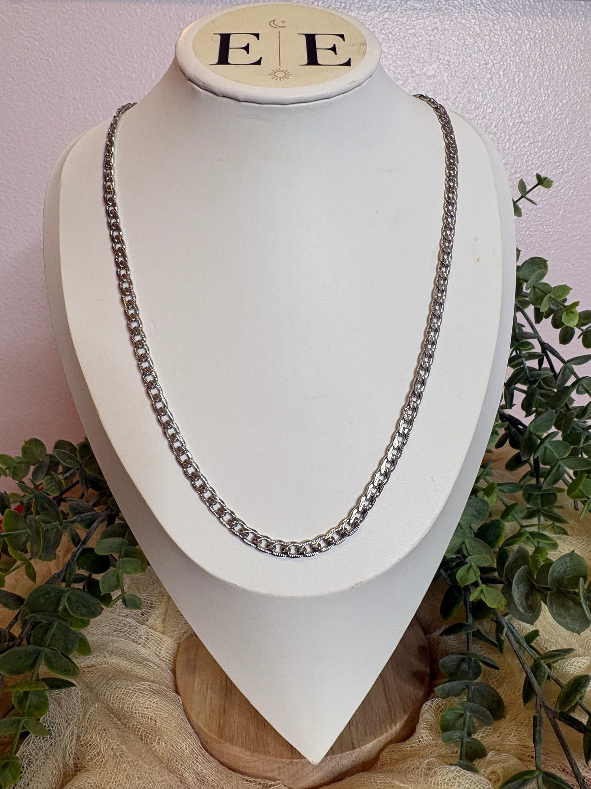 Modern Textured Curb Chain Necklace