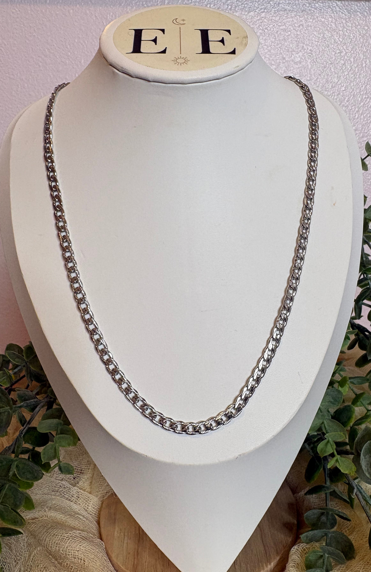 Modern Textured Curb Chain Necklace